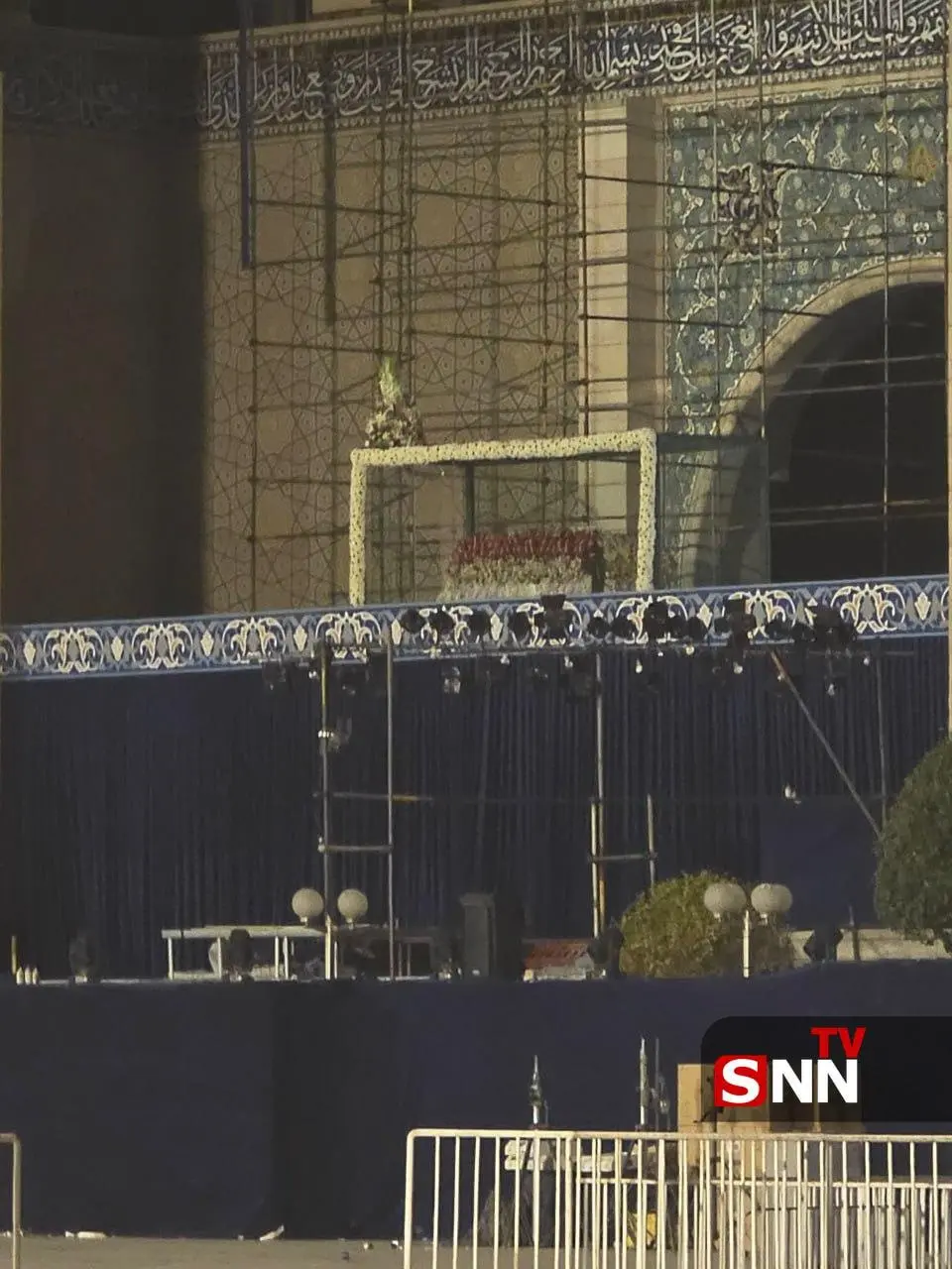 مصلی پیکر رهبر انقلاب