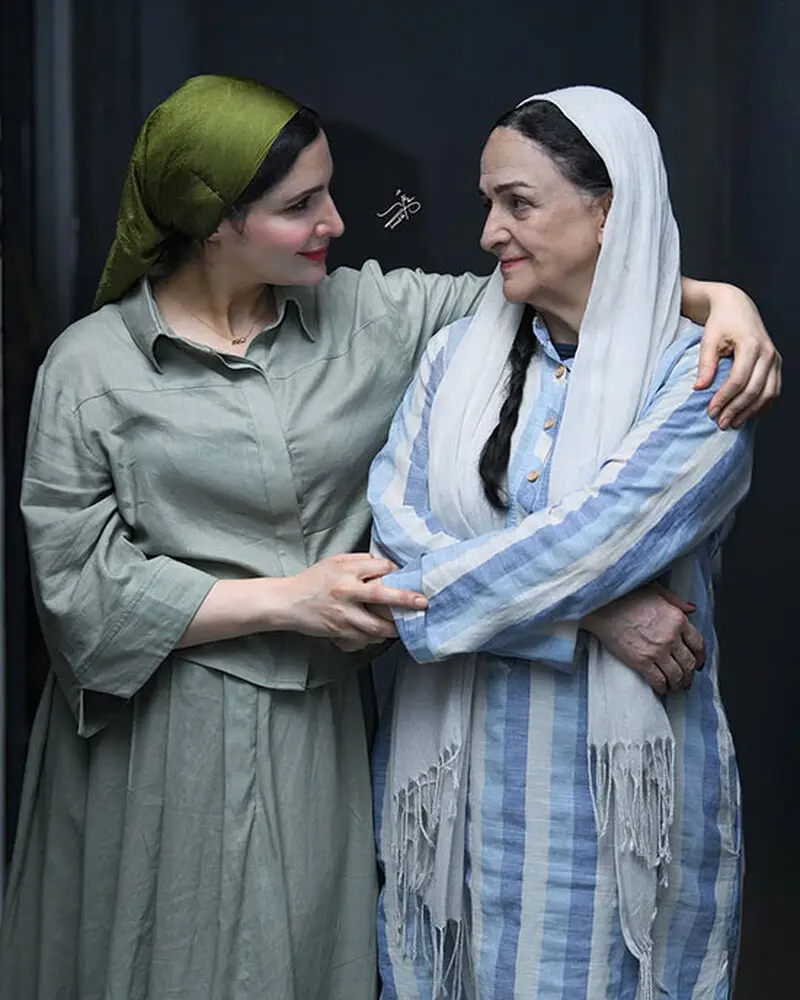 گلاب آدینه و نورا هاشمی