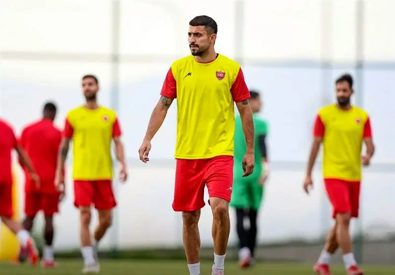 ستاره پرسپولیس: آقا وحید خداحافظی نکرده و به کارش ادامه می‌دهد!