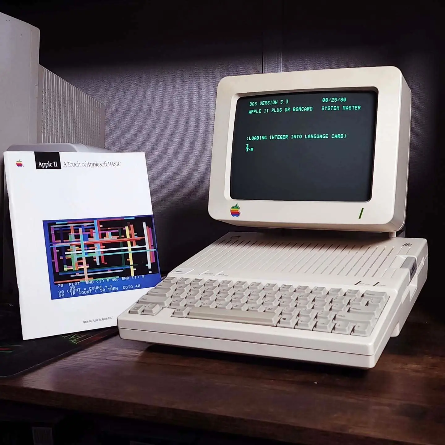 تصاویر؛ اولین کامپیوتر قابل حمل اپل؛ نوستالژی دهه ۸۰