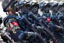 هدف قرار گرفتن سربازان ارتش میانمار هنگام گرفتن عکس یادگاری