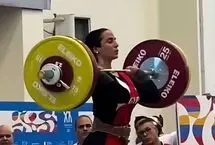 لحظه هولناک بیهوش شدن وزنه‌بردار زن هنگام بلند کردن وزنه