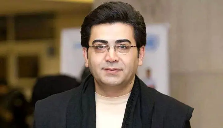 گلایه فرزاد حسنی از رویکرد انتخاب مجریان؛ مجری خوب مجری «کم‌خطر» است!