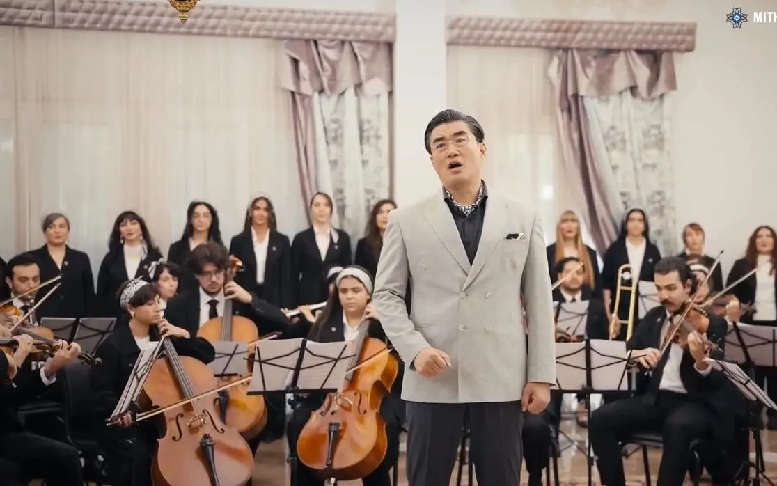 سفیر کره‌جنوبی ترانه محبوب «سلطان قلب‌ها» را اجرا کرد