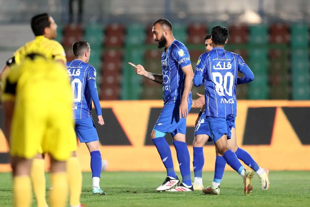 روزبه و نمایشی شبیه به گلادیاتورها