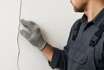 نشانه‌های ریزش ساختمان پس از انفجار؛ چطور بفهمیم خانه هنوز ایمن است یا باید فوراً خارج شویم؟