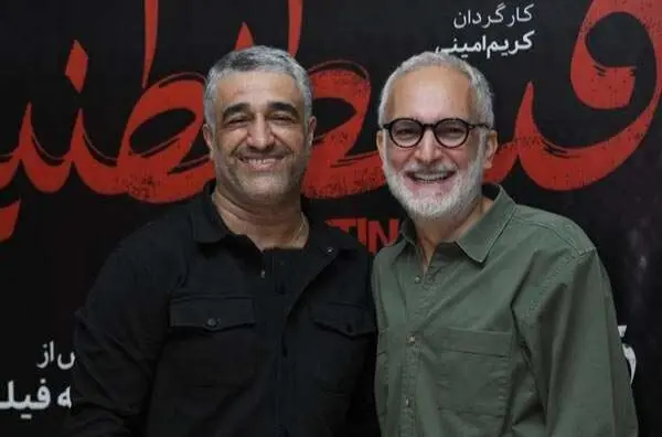 بوسیدن دست بیژن بنفشه‌خواه توسط پژمان جمشیدی 
