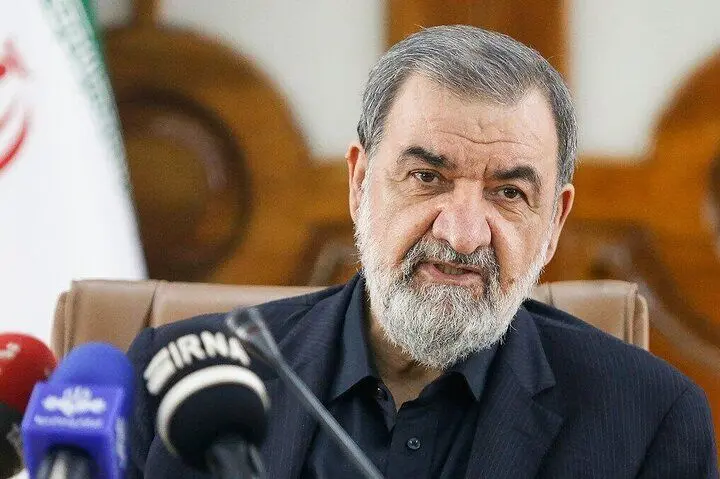 محسن رضایی: پاسخ هر شلیک و تجاوزی، رگبار موشک و پهپاد است