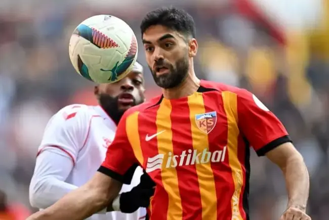 بمب سپاهان ترکید؛ ستاره استقلالی شاگرد نویدکیا شد