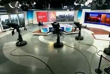 خونسردی مجری تلویزیون هنگام وقوع زلزله در پخش زنده