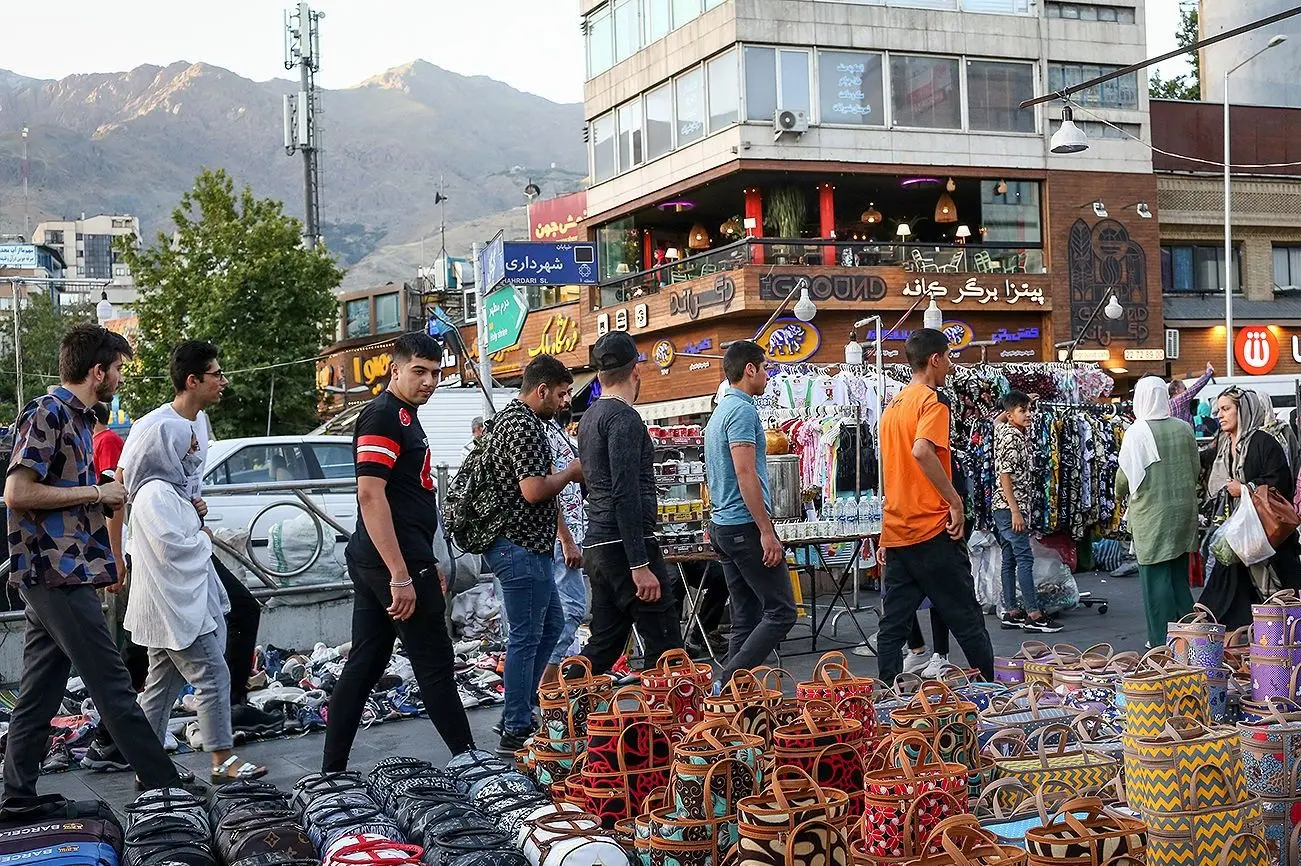 دستفروشی در تهران؛ از امرار معاش تا خرید و فروش معابر شهر