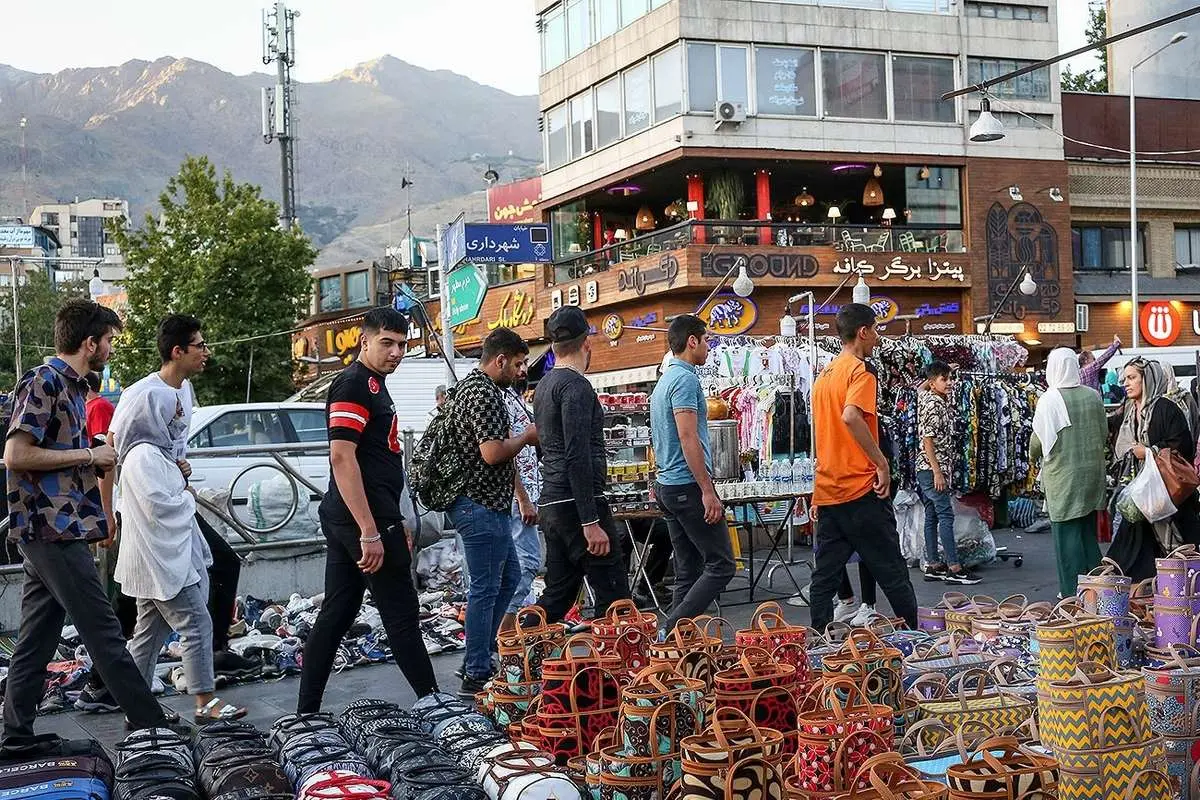 دستفروشی در تهران؛ از امرار معاش تا خرید و فروش معابر شهر