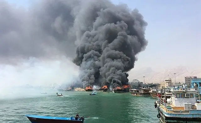 حریق در کشتی حامل متانول در اسکله بوشهر؛ 3 نفر جان باختند