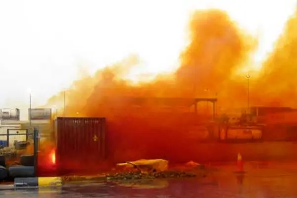 نشت اسید نیتریک در اندونزی؛ دودهای زرد سمی ده‌ها نفر را راهی بیمارستان کرد