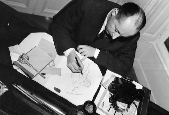 این مرد با طراحی دامن بلند زنان را به جان هم انداخت