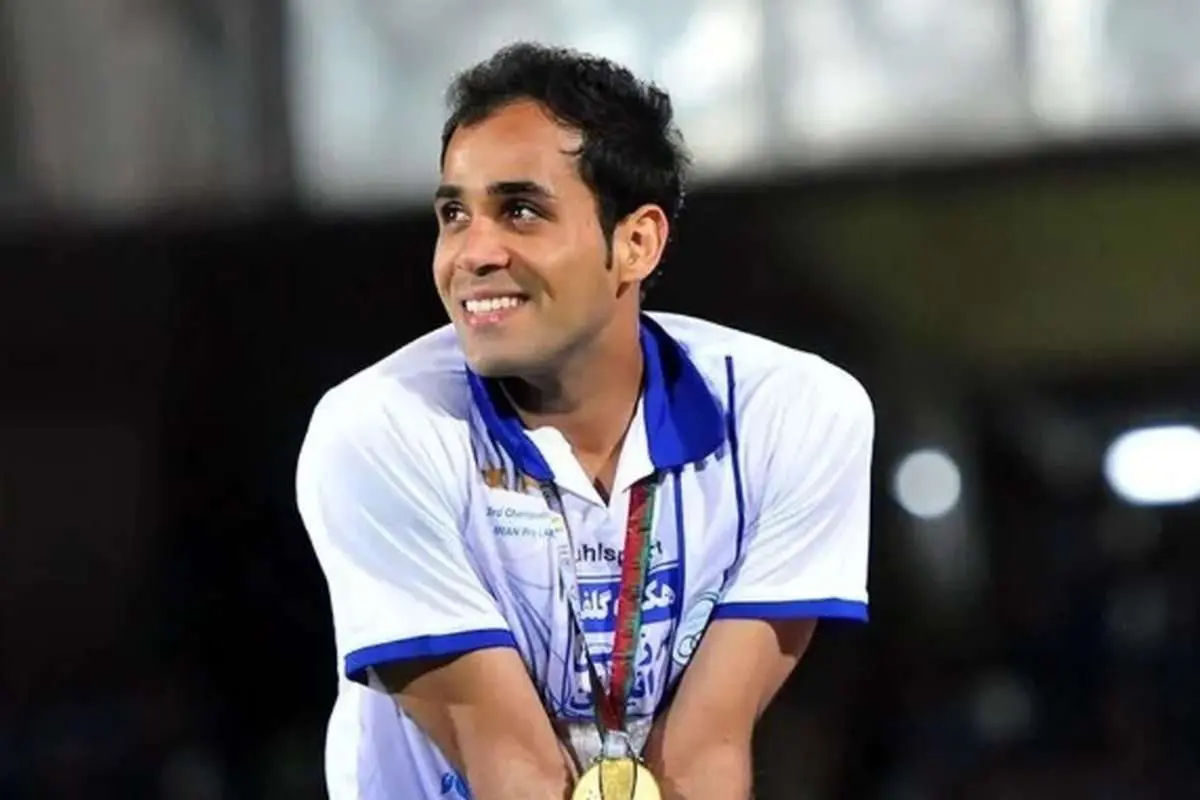 ستاره سابق استقلال چهار گوشه زمین را بوسید و خداحافظی کرد!