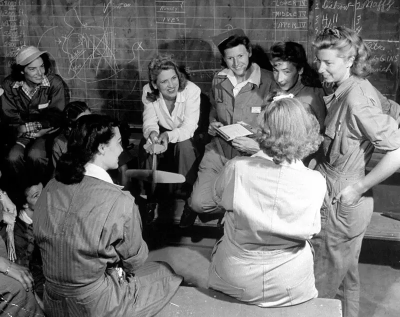 160516-female-wwii-pilots-04