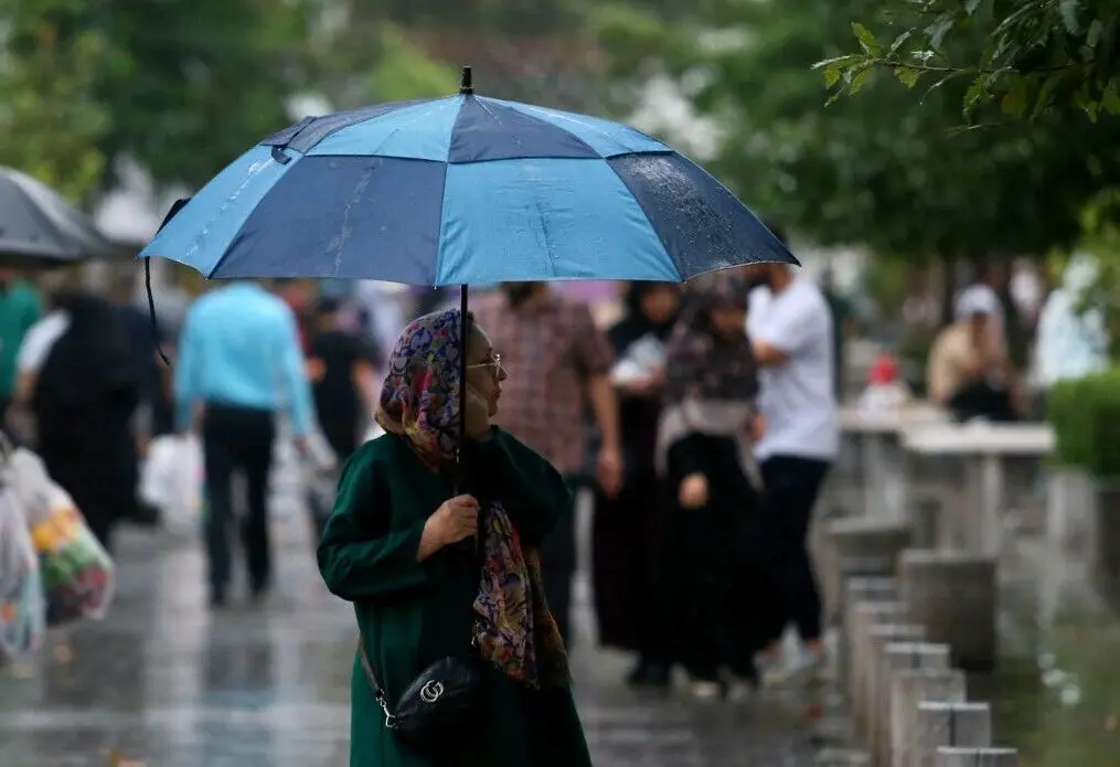 کاهش محسوس دما در نوار شمالی کشور/ احتمال بارش برف در ارتفاعات شمال‌غرب