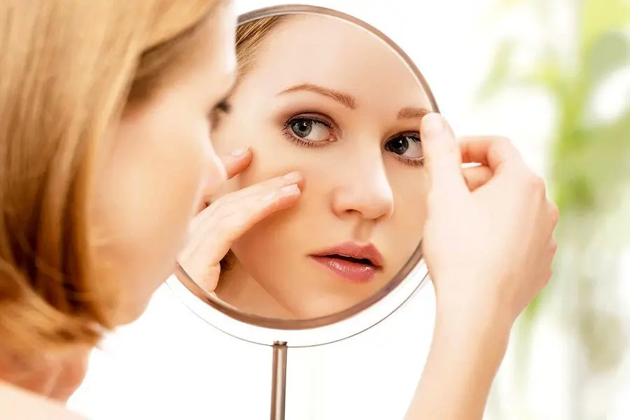 آیا آرایش باعث پیری زودرس پوست می‌شود؟