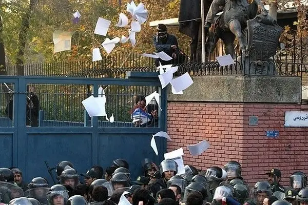 کنایه‌های سنگین قیاسی: هربار ما هرجا ریختیم، باختیم
