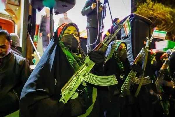 تصاویر؛ زنان مسلح در خیابان‌های بجنورد