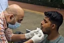 ببینید؛ دررفتگی ناگهانی فک یک مسافر هنگام خمیازه 