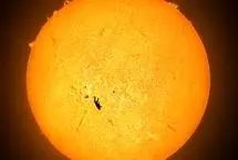 تصویر باورنکردنی از سقوط یک انسان بر روی خورشید!