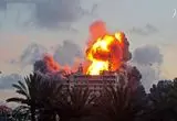 لحظه اصابت موشک به ساختمانی در شهر صور