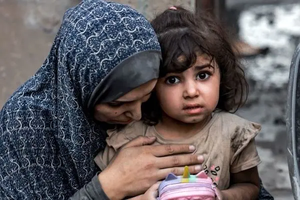 تاب بازی کودکان غزه در دل ویرانه‌ها