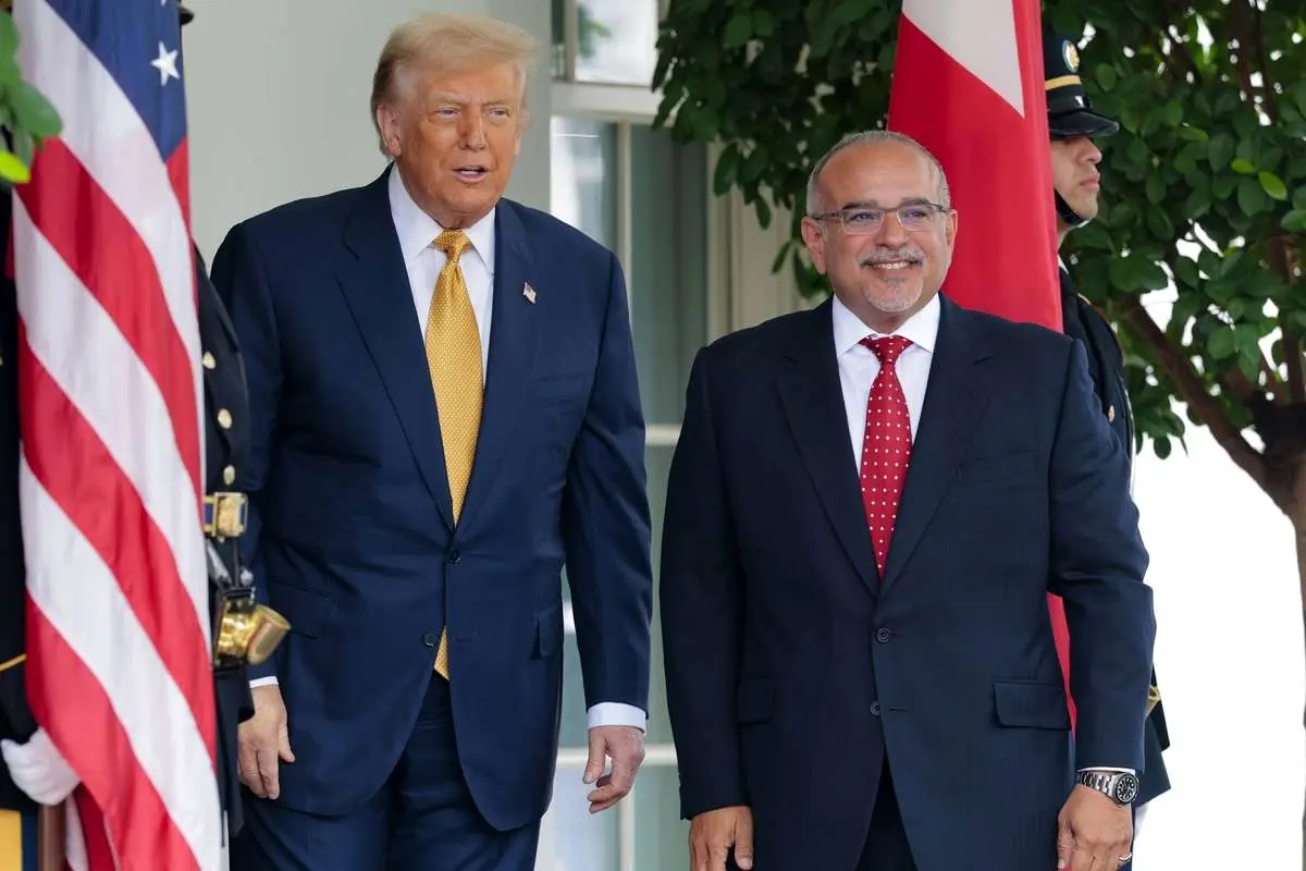 ولیعهد بحرین: ۱۷ میلیارد دلار در آمریکا سرمایهگذاری میکنیم