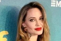 استایل ساده و سنگین آنجلینا جولی در فستیوال فیلم رم