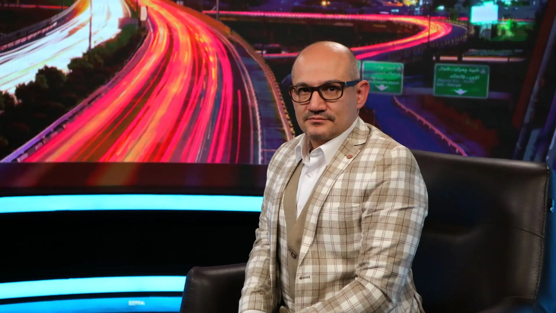 مسئله اصلی برای آمریکا ایران نیست / 1000 نفر به صورت گردشی ایران را اداره می‌کنند!