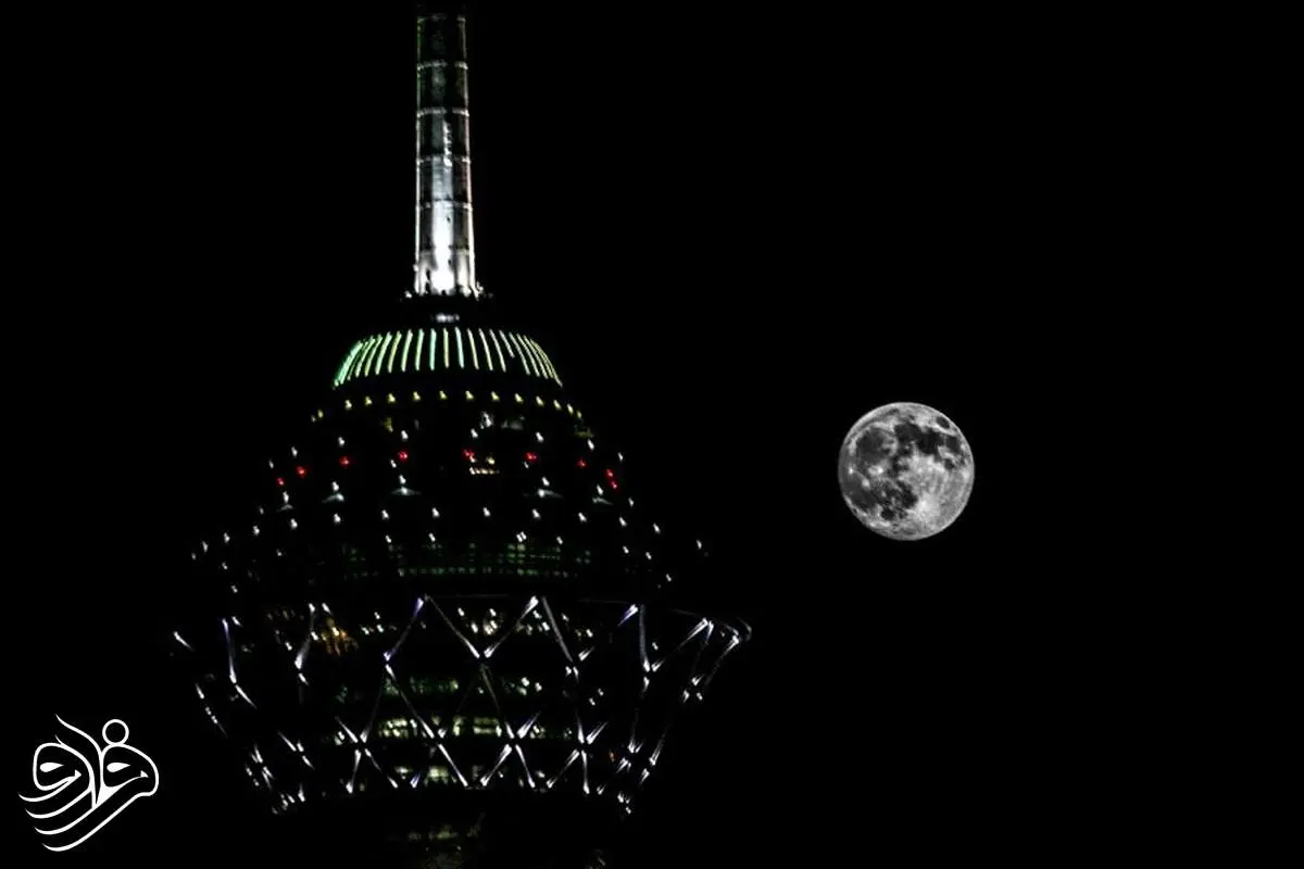 طلوع سومین اَبَرماه سال در آسمانی که آلاینده‌ها سایه افکنده‌اند