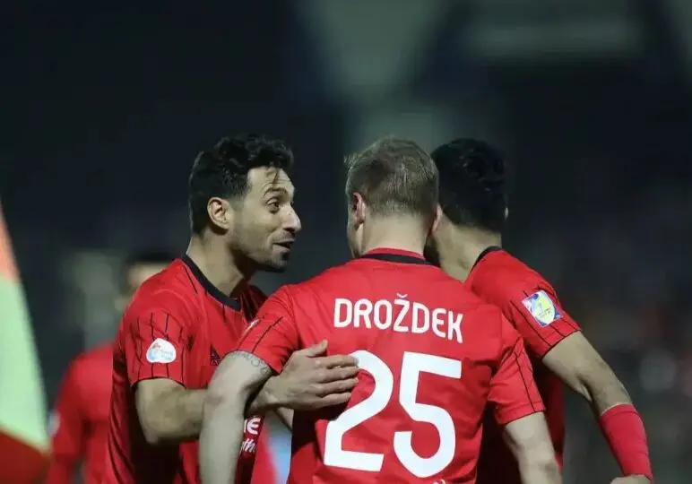استقلال-تراکتور؛ حمله به جایگاه پرسپولیس