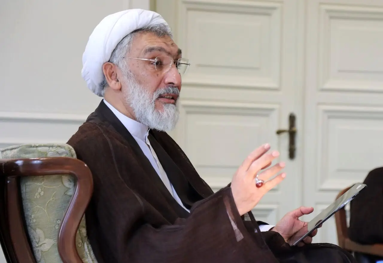 تعبیر پورمحمدی از شخصیت ترامپ: وی یک، غلومی است که زور، پول و شاخ دارد