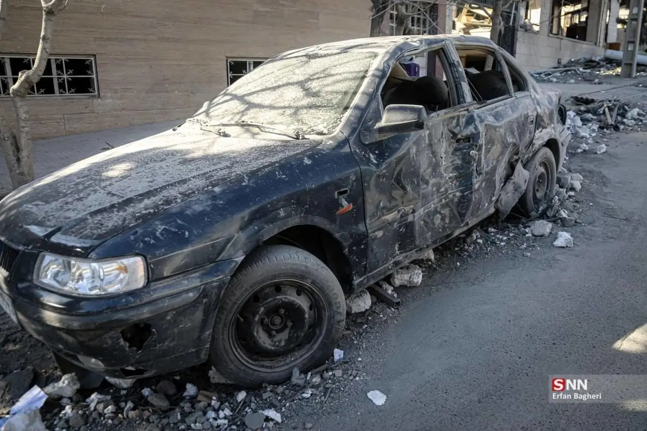 آسیب شدید به موتورسیکلت عبوری و خودروها در اتوبان رسالت