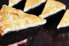 کیک شکلاتی با تایپینگ نارگیل؛ یک عصرانه دلچسب 


