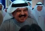 ضدحال بزرگ برای یک کودک هنگام عکس با پادشاه بحرین