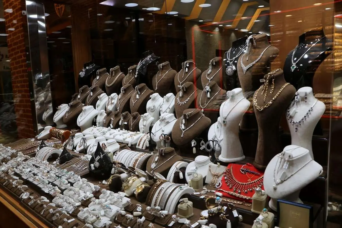 قیمت طلا، سکه، دلار و یورو امروز دوشنبه 12 آبان 1404/ حرکت خلاف جهت طلا و سکه در بازار