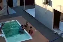 ببینید؛ نجات نفس‌گیر دو برادر پس از افتادن در استخر