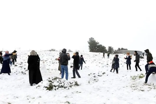 خوشحالی مردم پایتخت لیبی از دیدن برف