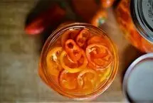 طرز تهیه ترشی فلفل دلمه‌ای؛ چاشنی جذاب برای غذا