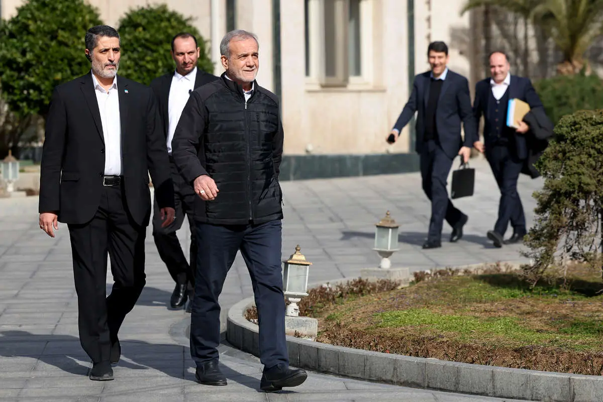 پوست خربزه زیر پای دولت چهاردهم؛ پروژه چند لایه مخالفان در پوشش حمله به برخی بانکها