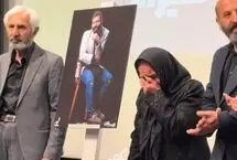 رونمایی از عکس دیده نشده حمید هیراد با حضور پدر و مادرش