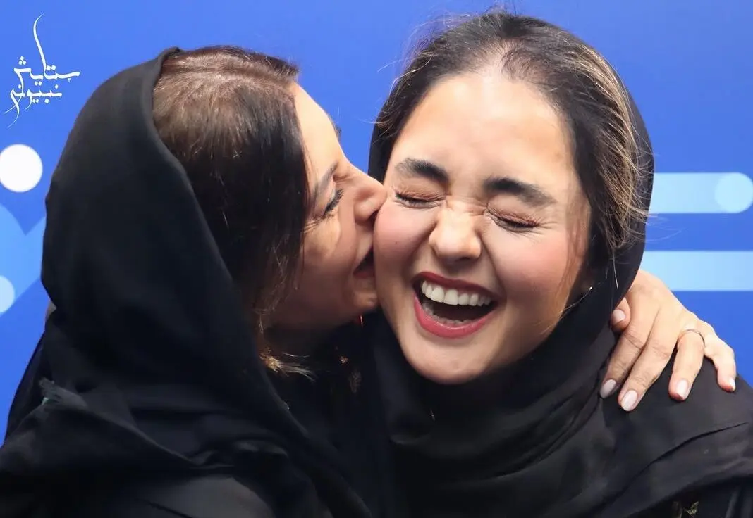 خنده‌های فریبا نادری و نرگس محمدی در حاشیه جشنواره فیلم شهر