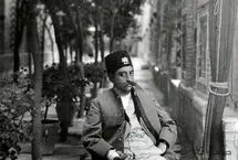  لحظه امضای فرمان مشروطیت توسط «مظفرالدین شاه»؛ سال 1285 