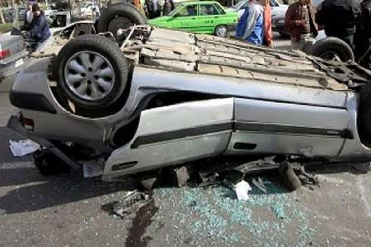 واژگونی پژو ۴۰۵ حادثهساز شد