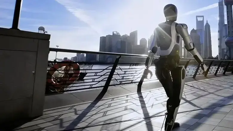 رکوردشکنی ربات انسان‌نمای چینی با پیمودن ۱۰۰ کیلومتر در سه روز  