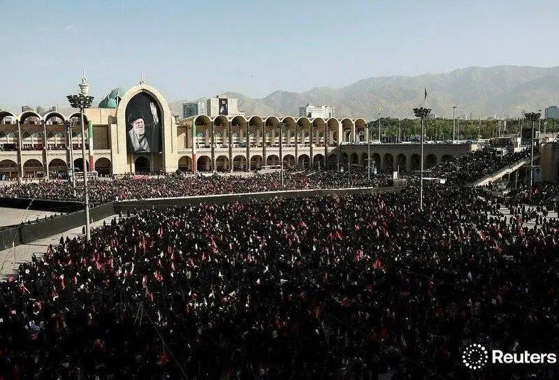 سردادن شعار مرگ بر آمریکا در متروی مصلی تهران به زبان انگلیسی
