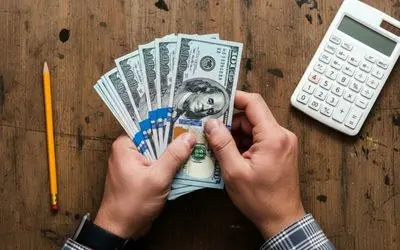 قیمت دلار تا کجا عقب‌نشینی می‌کند؛ رمزگشایی از وعده‌های همتی